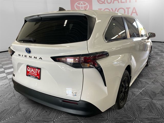 2023 Toyota Sienna LE