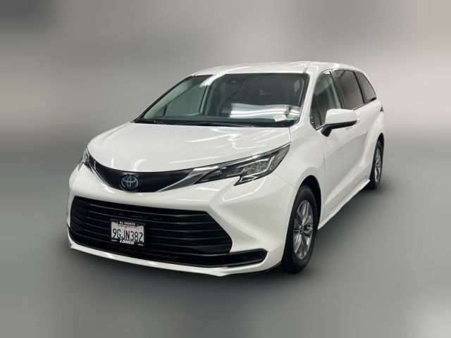 2023 Toyota Sienna LE