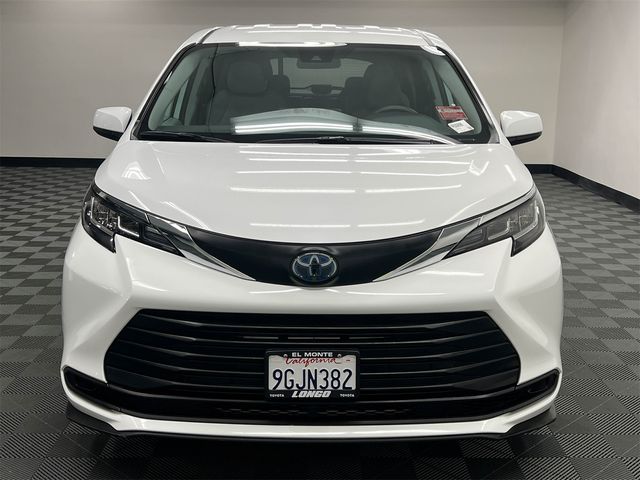 2023 Toyota Sienna LE