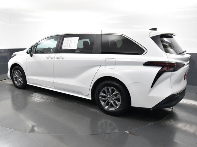 2023 Toyota Sienna LE