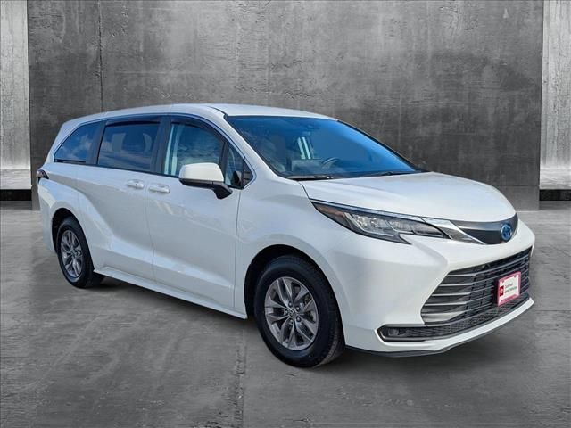 2023 Toyota Sienna LE