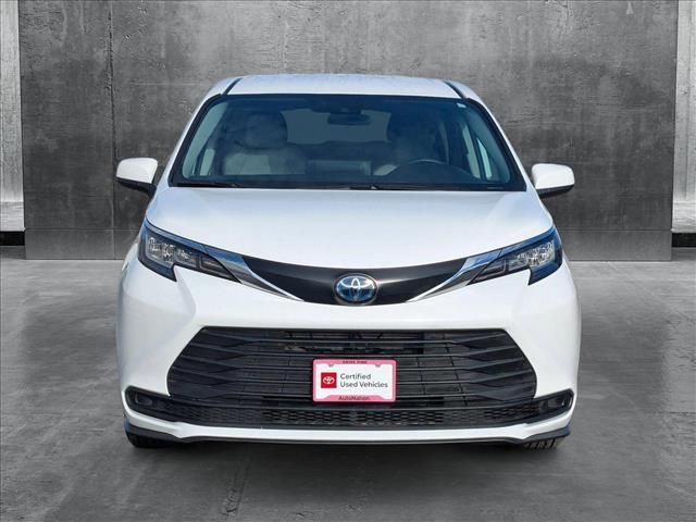 2023 Toyota Sienna LE