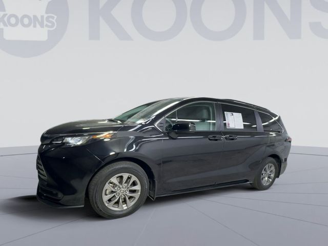 2023 Toyota Sienna LE