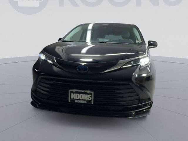 2023 Toyota Sienna LE