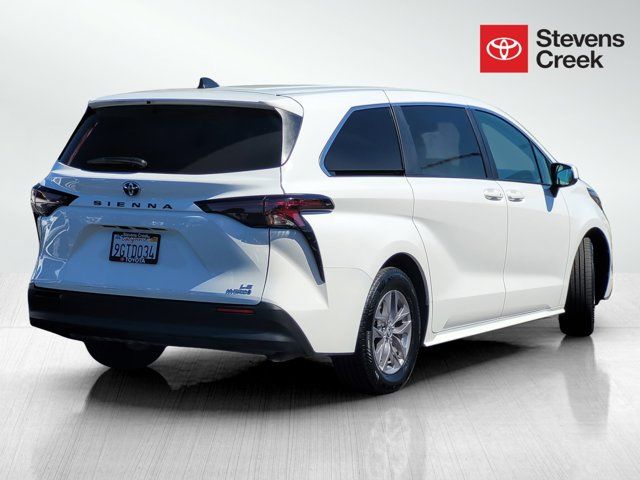 2023 Toyota Sienna LE