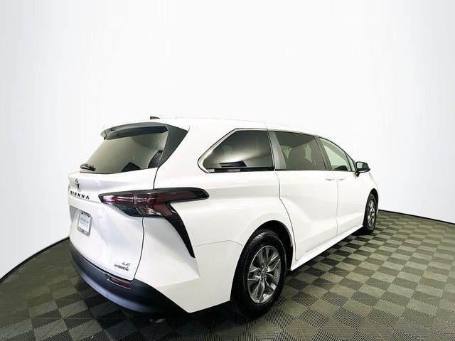 2023 Toyota Sienna LE