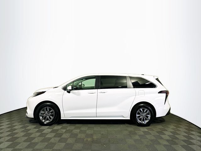 2023 Toyota Sienna LE