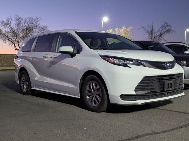 2023 Toyota Sienna LE