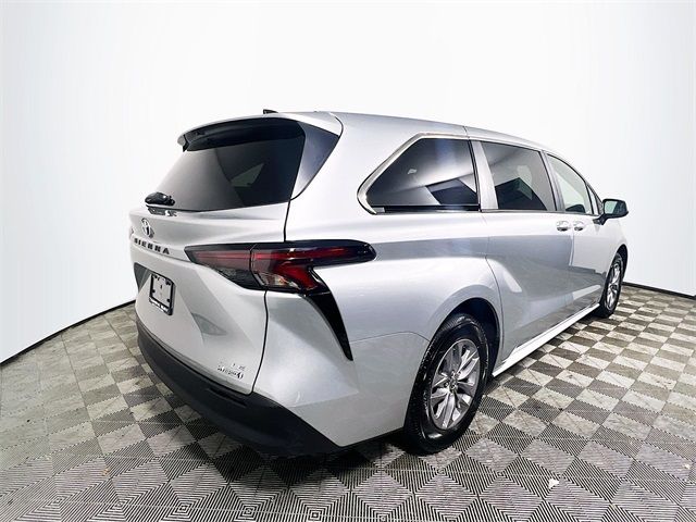 2023 Toyota Sienna LE