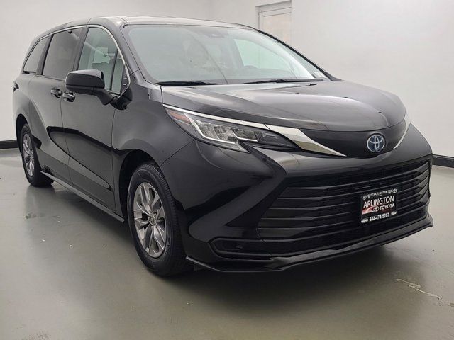 2023 Toyota Sienna LE