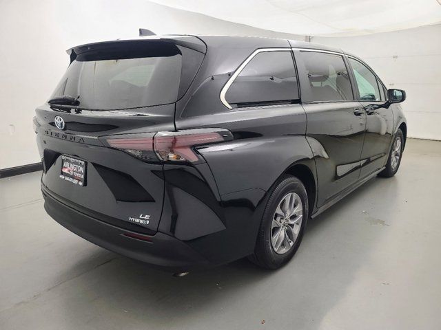 2023 Toyota Sienna LE