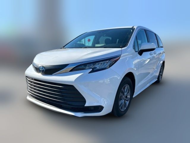 2023 Toyota Sienna LE