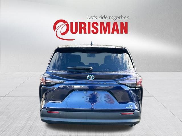 2023 Toyota Sienna LE