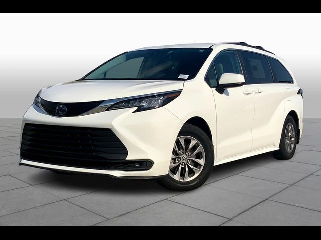 2023 Toyota Sienna LE