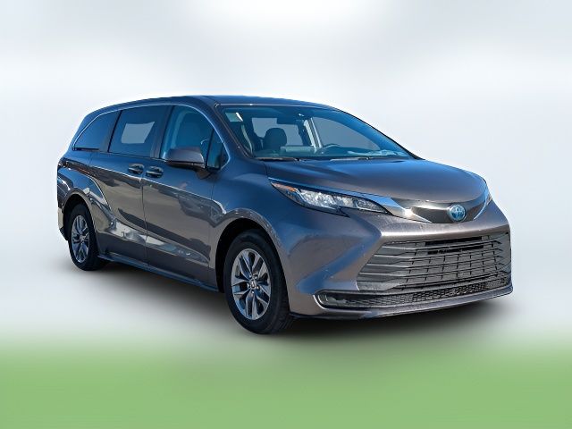 2023 Toyota Sienna LE