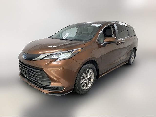 2023 Toyota Sienna LE