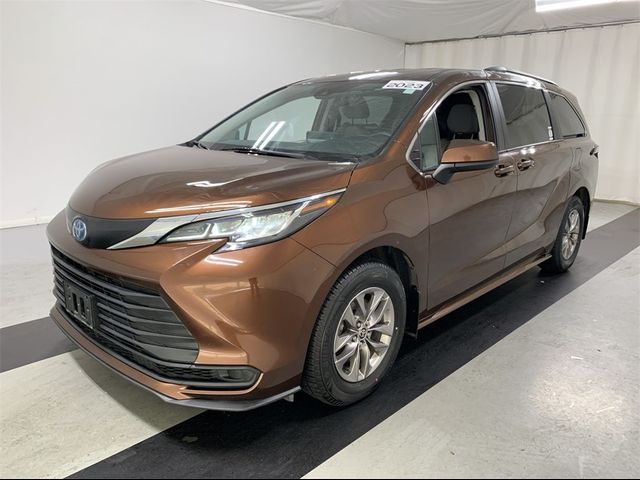 2023 Toyota Sienna LE