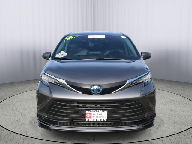 2023 Toyota Sienna LE