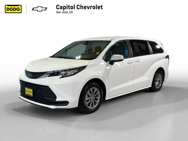 2023 Toyota Sienna LE