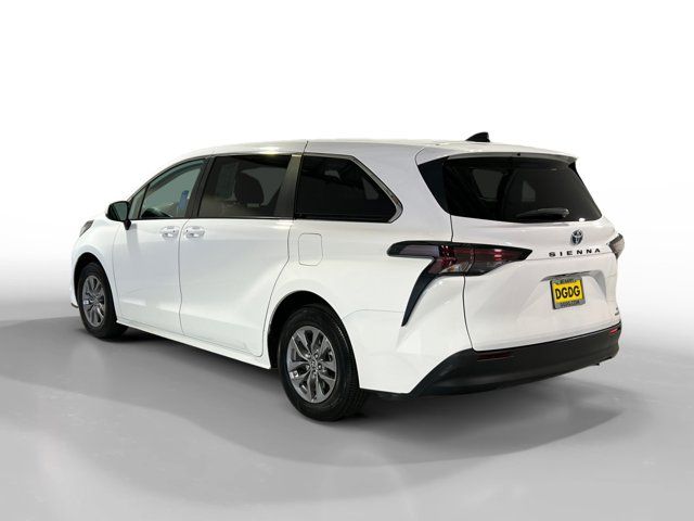 2023 Toyota Sienna LE