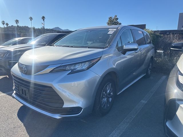 2023 Toyota Sienna LE