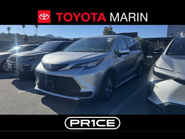 2023 Toyota Sienna LE