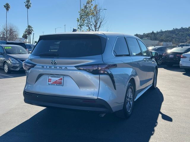 2023 Toyota Sienna LE