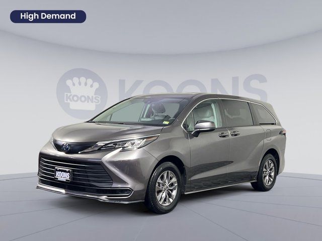 2023 Toyota Sienna LE