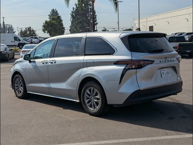 2023 Toyota Sienna LE