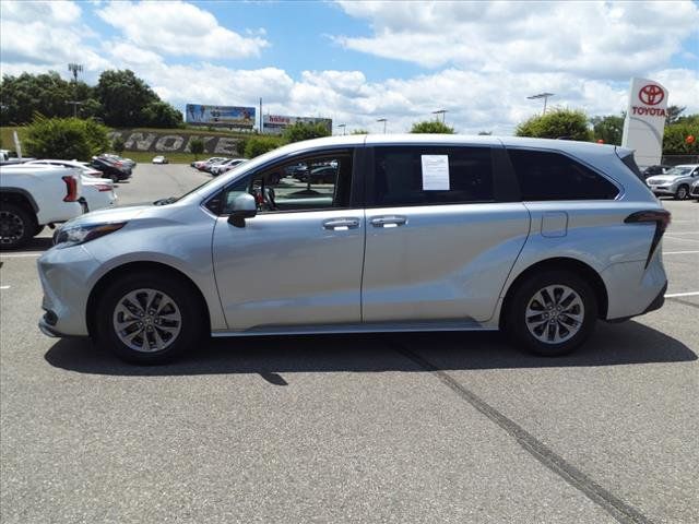 2023 Toyota Sienna LE