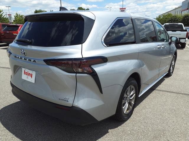 2023 Toyota Sienna LE