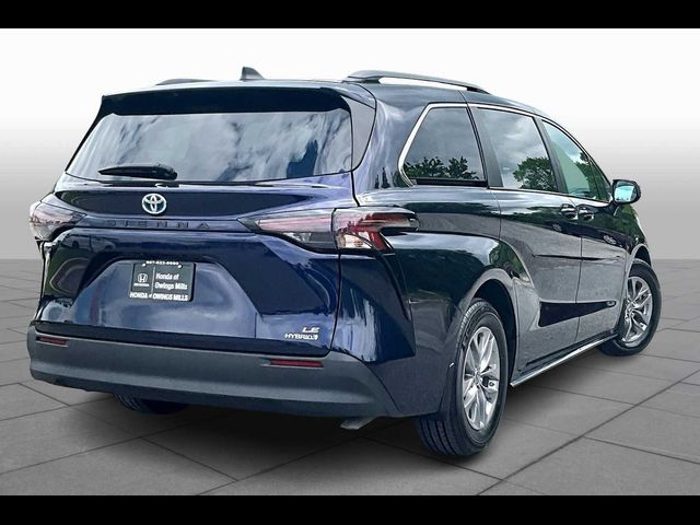 2023 Toyota Sienna LE