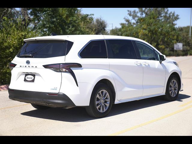 2023 Toyota Sienna LE