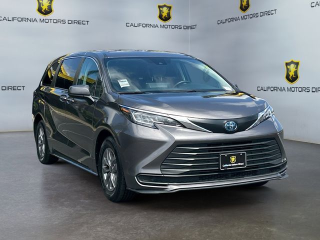 2023 Toyota Sienna LE
