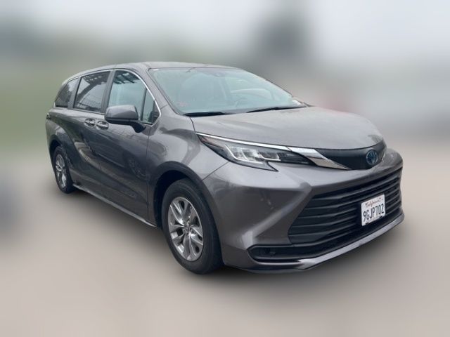 2023 Toyota Sienna LE