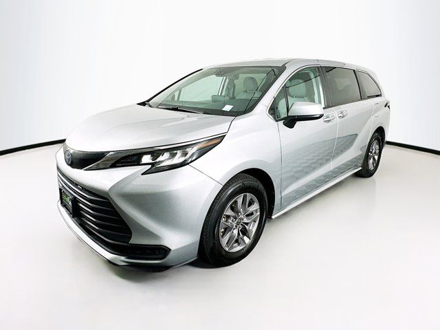 2023 Toyota Sienna LE