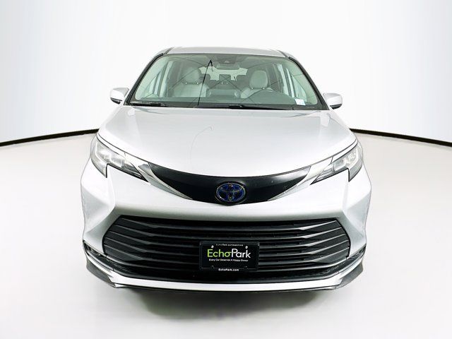 2023 Toyota Sienna LE