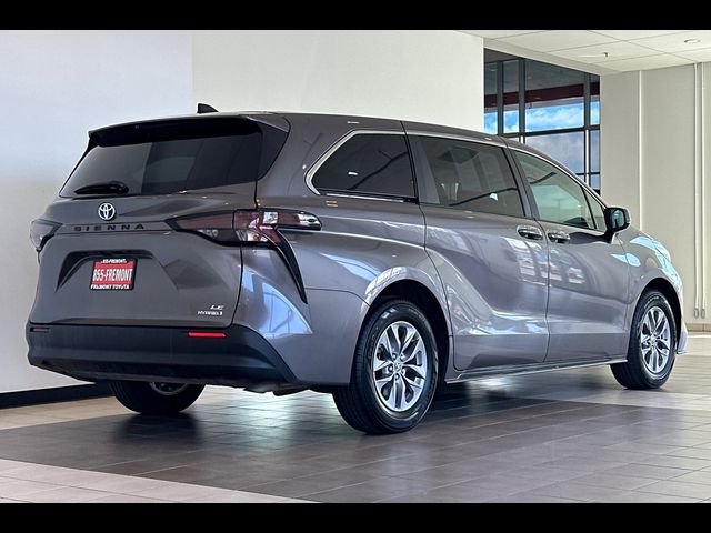 2023 Toyota Sienna LE