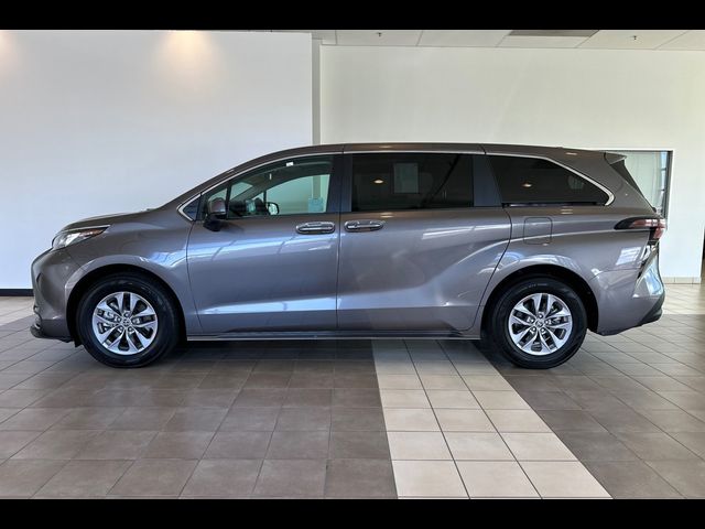2023 Toyota Sienna LE