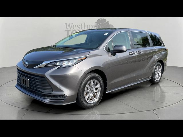 2023 Toyota Sienna LE