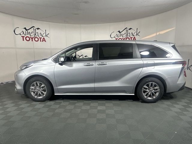 2023 Toyota Sienna LE