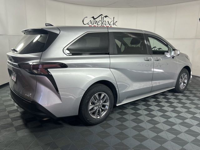 2023 Toyota Sienna LE