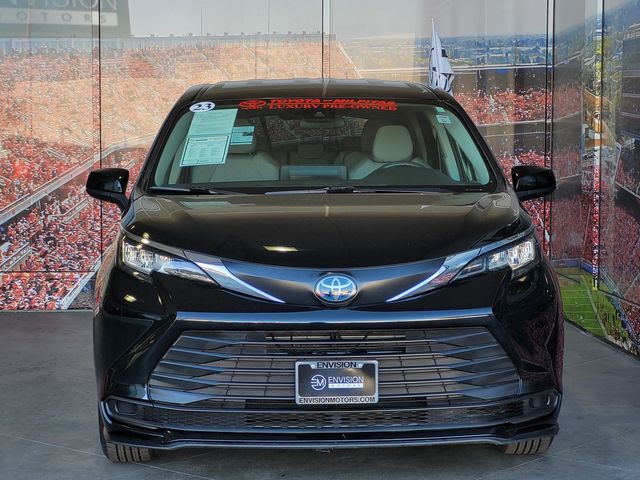 2023 Toyota Sienna LE