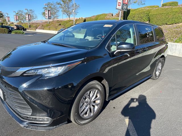 2023 Toyota Sienna LE