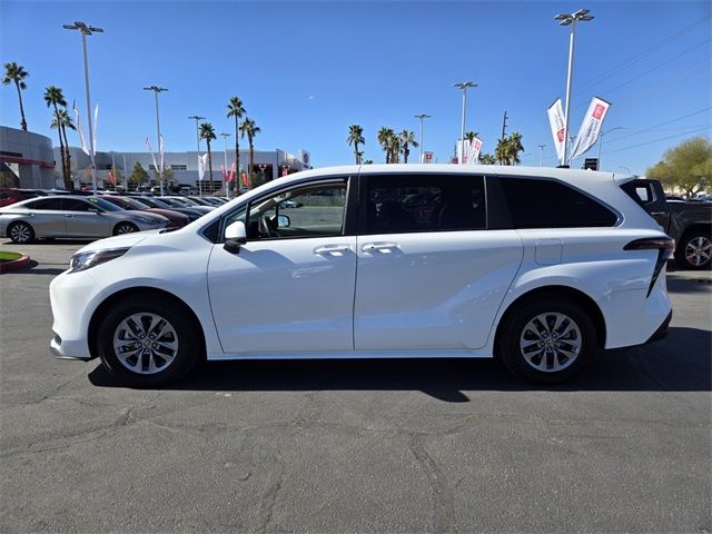 2023 Toyota Sienna LE