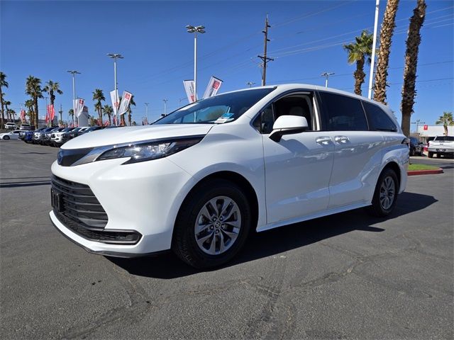 2023 Toyota Sienna LE