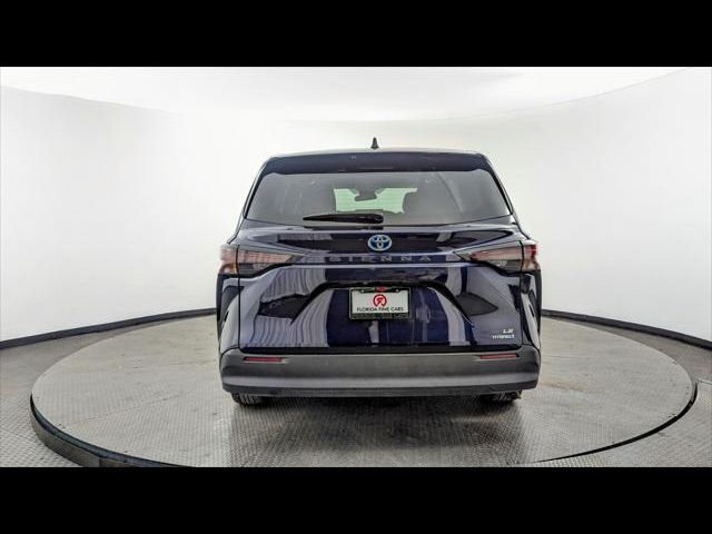 2023 Toyota Sienna LE