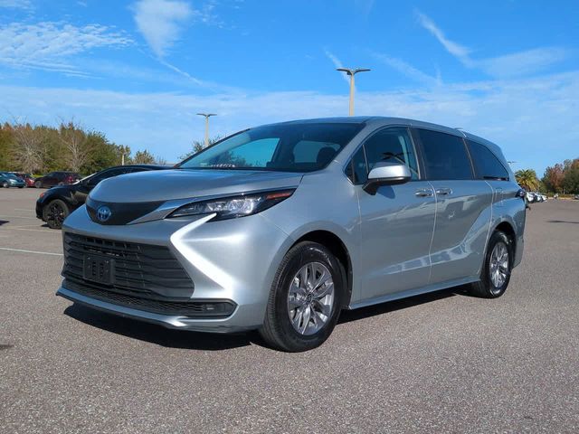 2023 Toyota Sienna LE