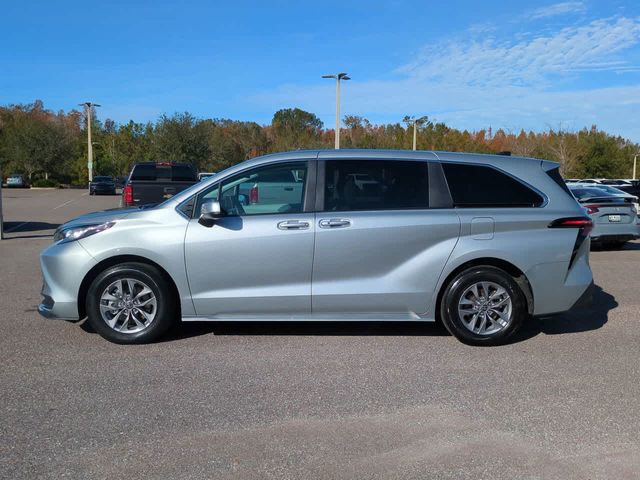 2023 Toyota Sienna LE