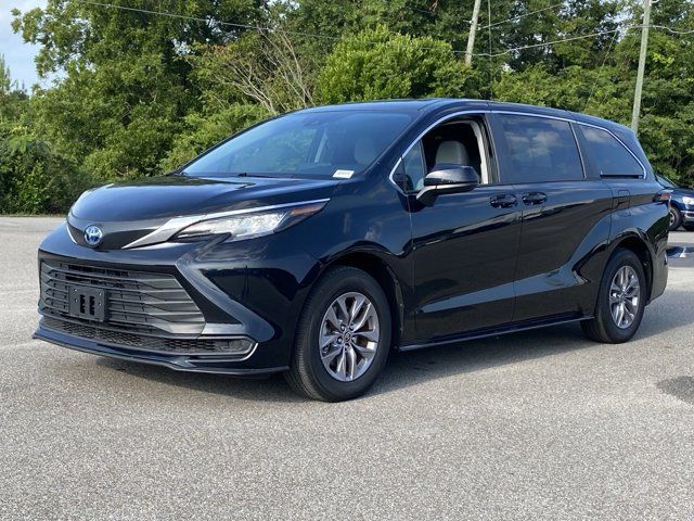 2023 Toyota Sienna LE